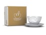 Kaffeetasse k�ssend, neben Karton