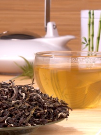 Fancy Oolong auf Glasteller und fertig gebr�ht.